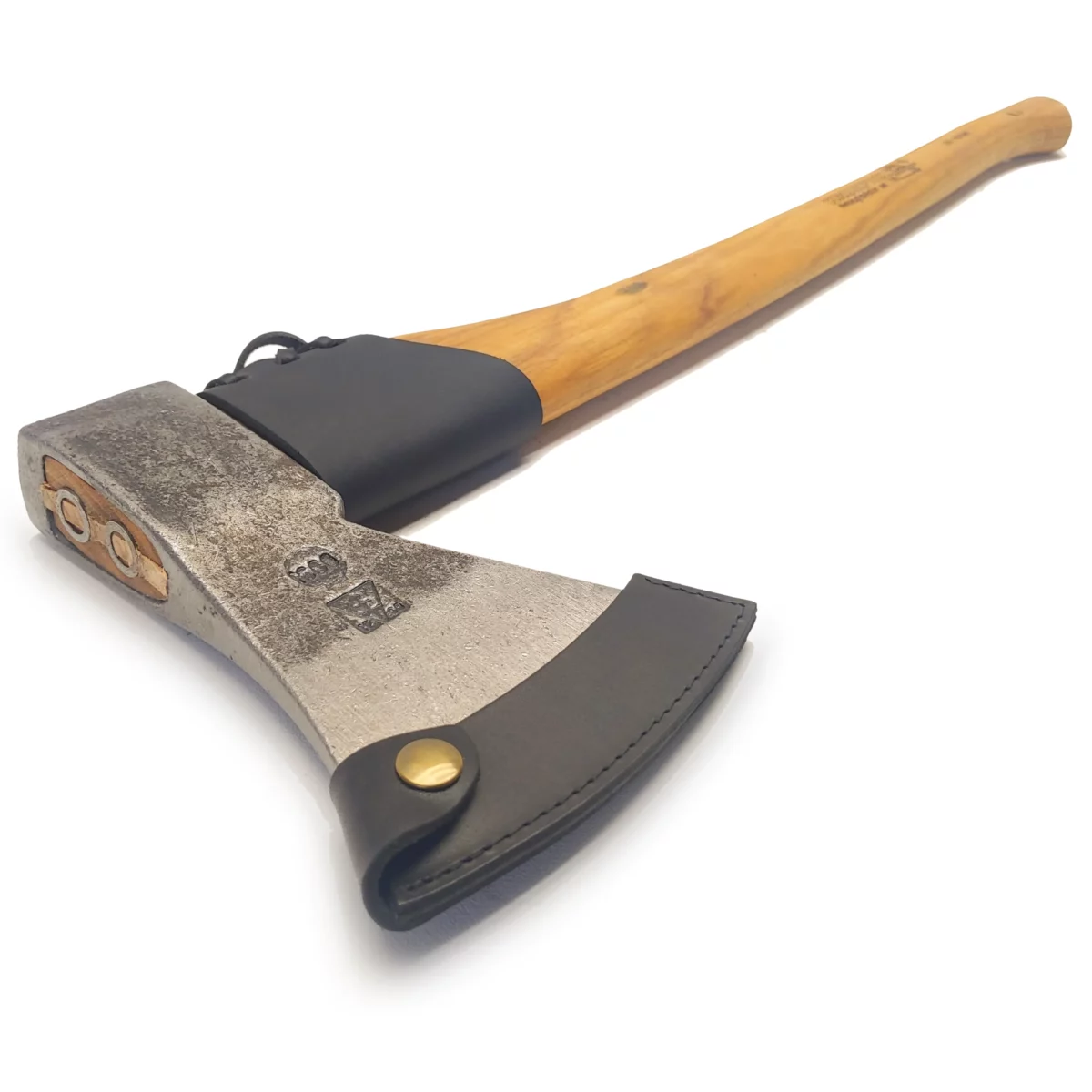 Kovaná lesnícka sekera s násadou z hikoru 1,6 kg